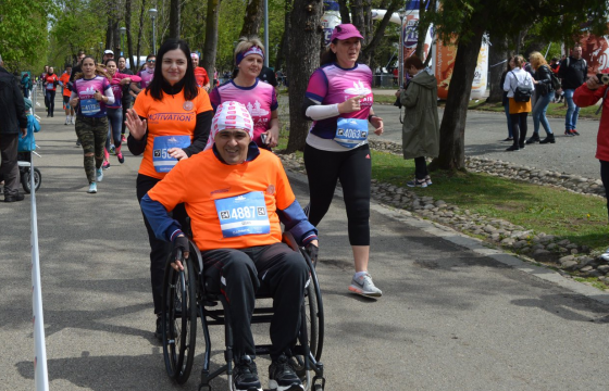 Alerg 10 km la Wizz Air Cluj-Napoca Marathon  și îmi doresc să strâng donații pentru 5 scaune rulante!