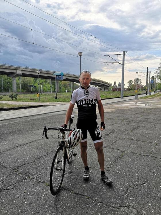 Jeans4Dreams Team Driving Cross Country on the Bike/ Echipa J4D străbate ţara pe bicicletă pentru copiii CID