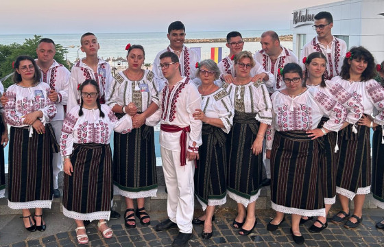 &Icirc;mpreună pe Scena Tradiției